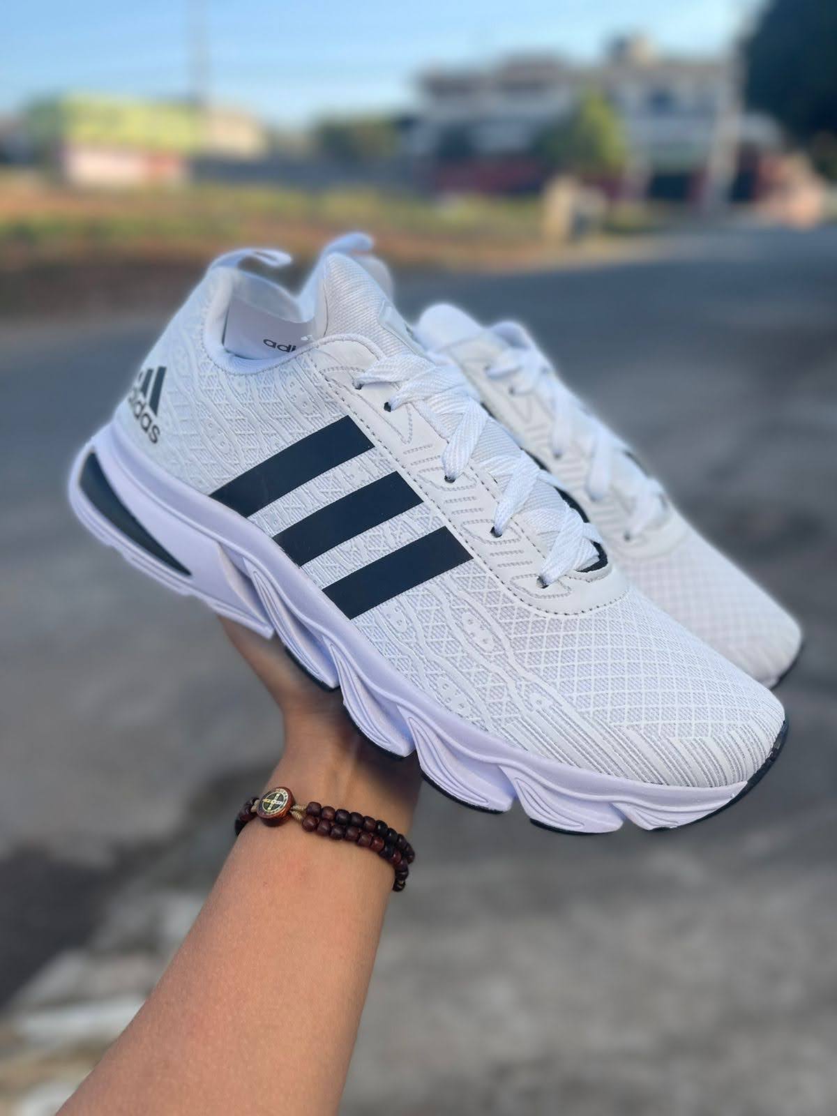 TÊNIS ADIDAS E OUTROS DE ALTA QUALIDADE  LIGOU CHEGOU PEDIDOS E CONTATO +55 71 987745515  ZAP PEDIDOS COM ANA MARIA. álbum  https://photos.app.goo.gl/Bp8wFQm8g5jpmKmC9