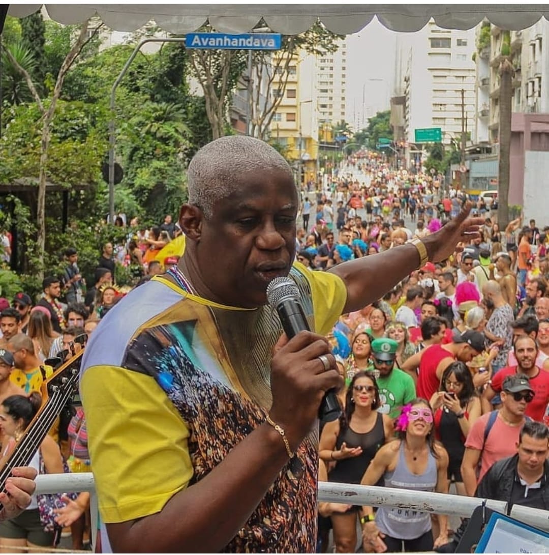 SAMBA E POESIA NA BAHIA  CANTOR PAULO CESAR. CONTATO PARA SHOWS E EVENTOS  +55 7198775-9322. CLIPE DA MÚSICA IRMÃ DULCE DOS POBRES  https://photos.google.com/album/AF1QipPHj5JmOAVYGR9etvdJuJ7z7r2EVnrFItiLJjRx   Música 🎼Cantor, Compositor e Poeta. 📚Autor do livro - Suburbano Rico em Poesia 🌏Veja nosso site e fique por dentro dos nossos projetos👇🏼🤩 www.paulocezarsamba.com.br